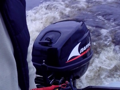 Файл:Лодочные моторы Парус.jpg