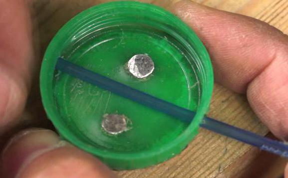 Файл:Кормушка из пробки.jpg