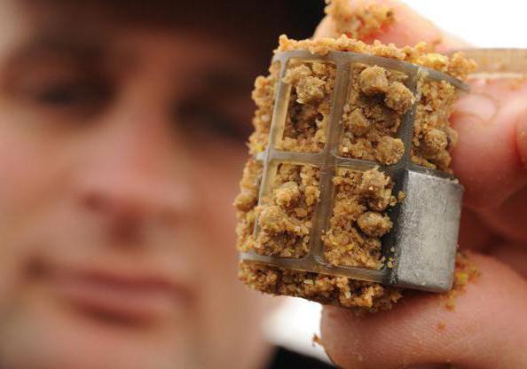 Файл:Кормушка из бигуди.jpg