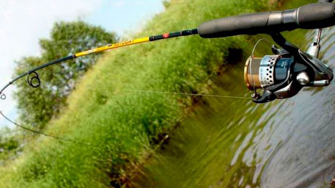 Файл:Ловля спиннингом.jpg