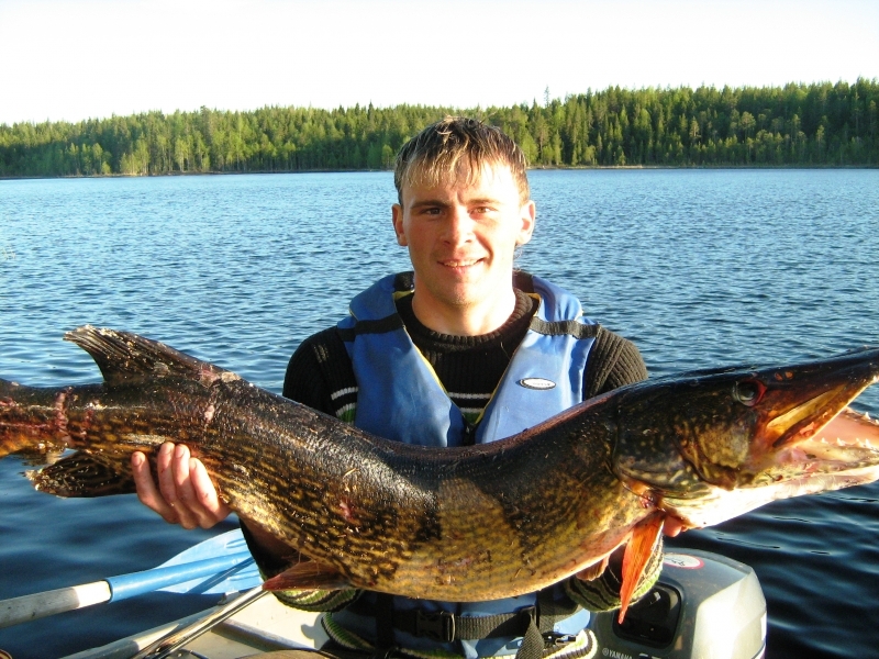 Файл:Рыбалка в Петрозаводске.jpg