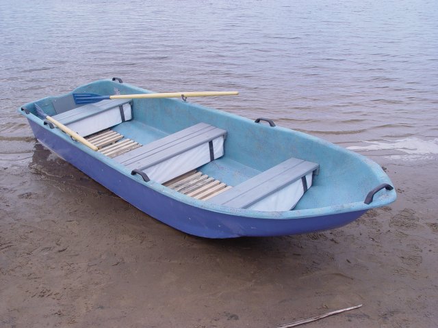 Файл:Лодка из пластика.jpg